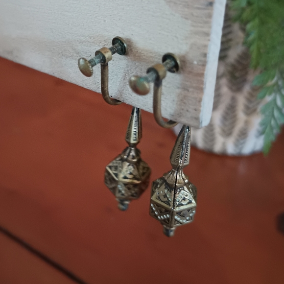 Vintage Screw Back Earrings - Picture 2 of 2